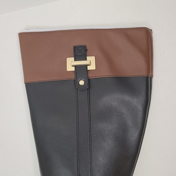 NIB Karen Scott Deliee2 Wide-Calf Riding Boots Black/ Cognac Size 9W - Picture 3 of 8